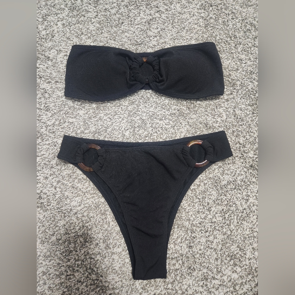 Black strapless bikini